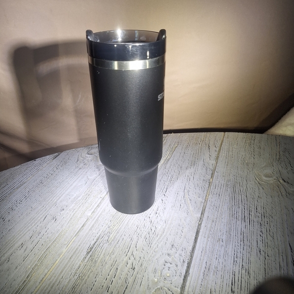 Stanley Black Travel Mug with Handle Quencher H2.0 FlowState Tumbler 30oz. - Picture 2 of 12